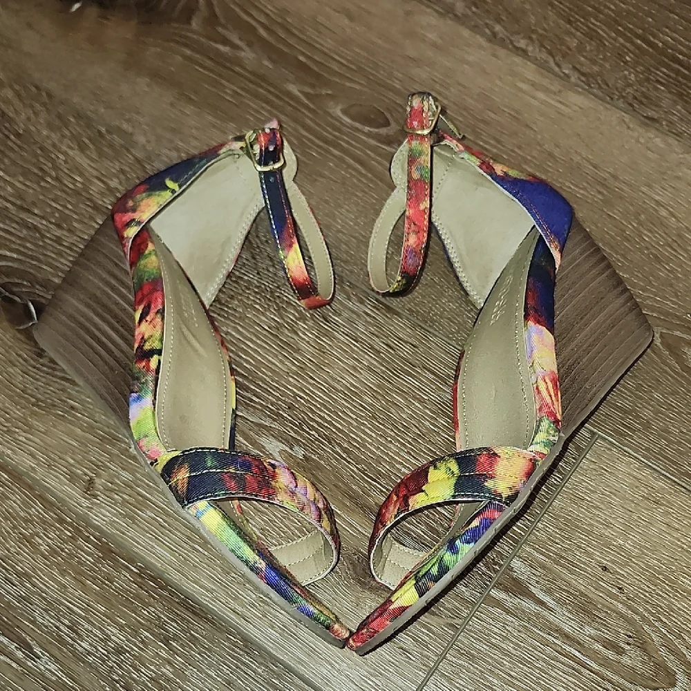 Kenneth Cole Reaction Cake Shop 2 Flora Open Toe Multicolor Floral Wedge Sandals